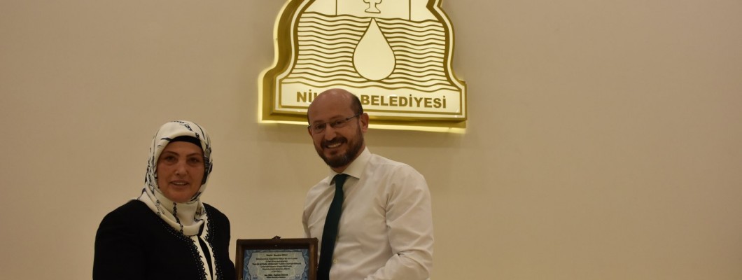 Niksar Belediyesince her yıl düzenlenen “Yılın Enleri” kategorisinde ilçeye her alanda katkı sağlayanlara ödülleri veridi.
